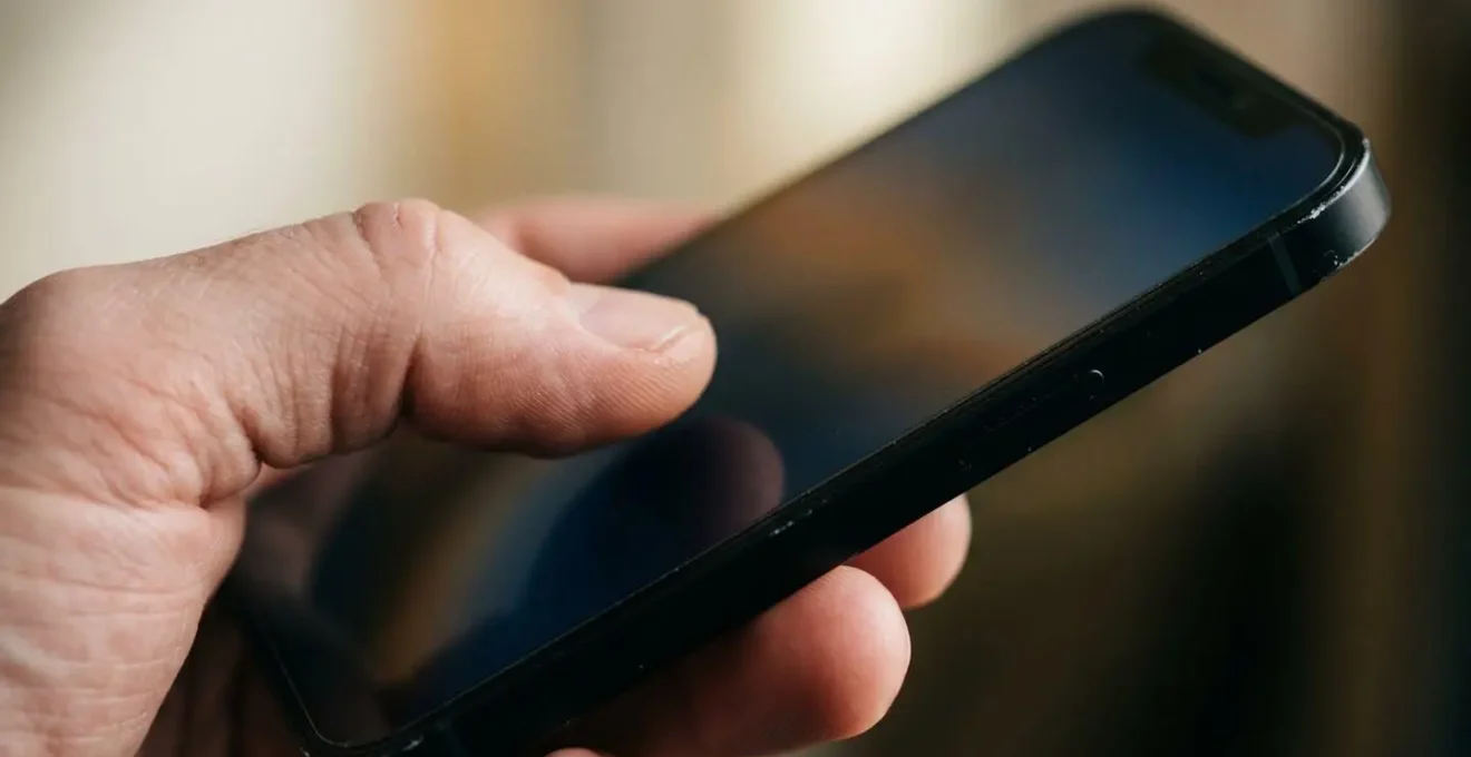 Notification d'alerte bancaire sur smartphone pour prévenir les découverts